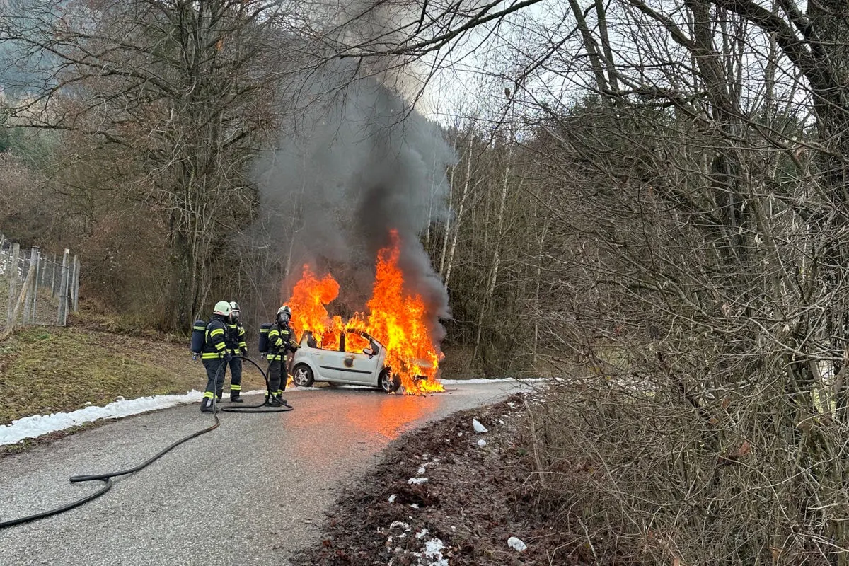 Losenstein OÖ – Auto brennt vollständig aus