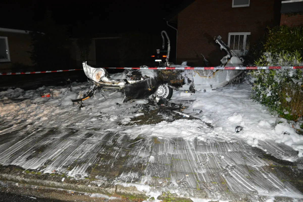Wohnwagen brennt - Gasflasche explodiert später ebenfalls