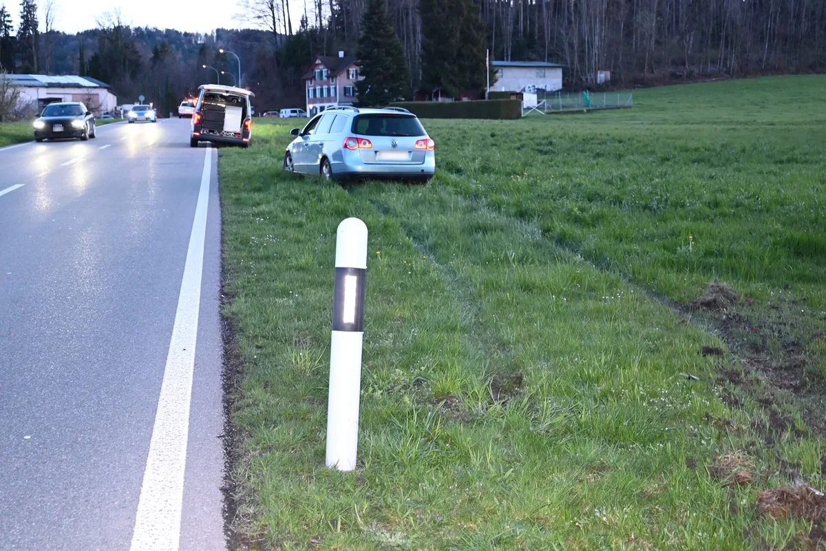 Wittenbach SG - Fahrunfähig mit einem Zaun kollidiert