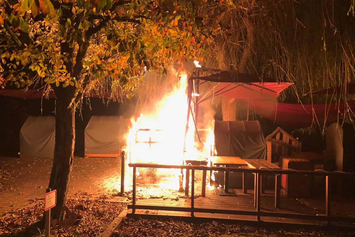 Brandserie in der Buxtehuder Innenstadt – Polizei sucht Brandstifter und Zeugen