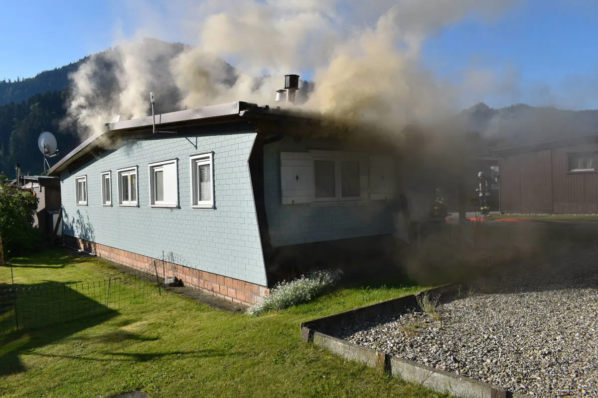 Marbach LU – Brand Mobilhaus auf Campingplatz
