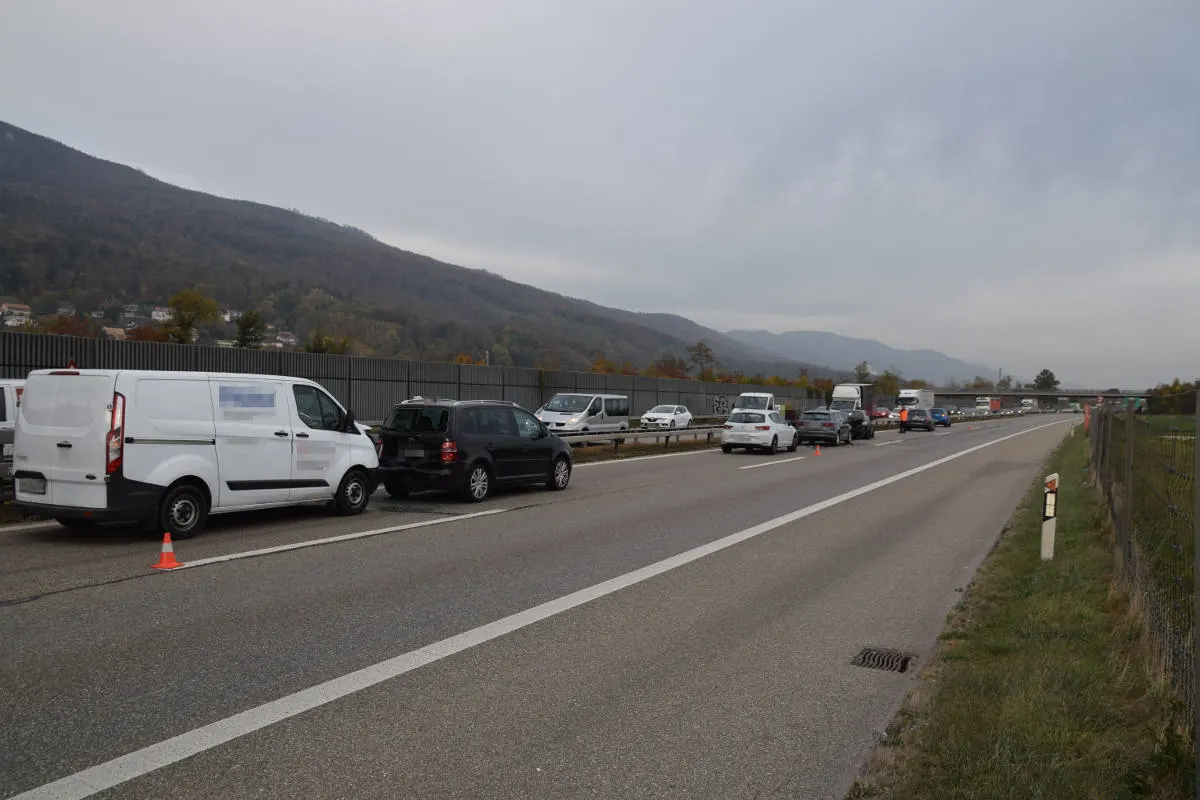 Autobahn A1/Oensingen SO - Auffahrunfälle sowie erfolgreiche Anhaltung dank Polizeihund – Zeugenaufruf