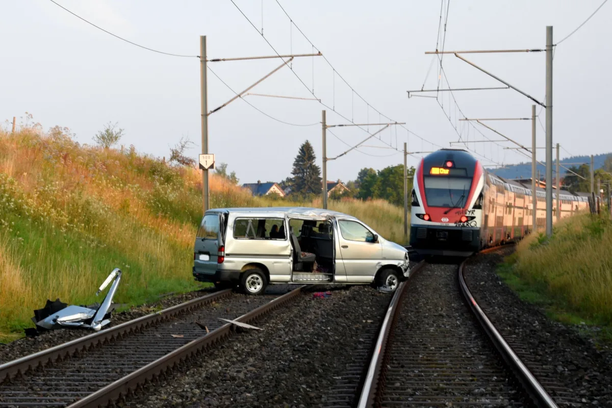 Algetshausen SG - Selbstunfall führt zu Bahnunterbruch