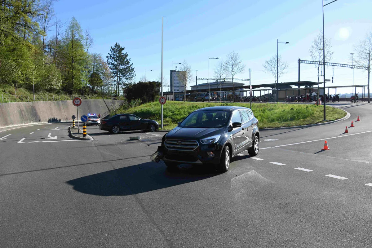 Uzwil SG - Kollision zwischen zwei Autos