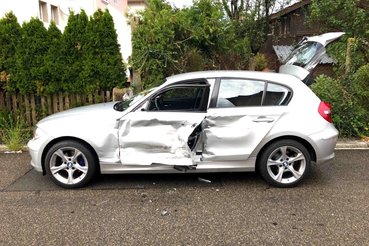 Dulliken SO - Kollision zwischen Lieferwagen und Auto
