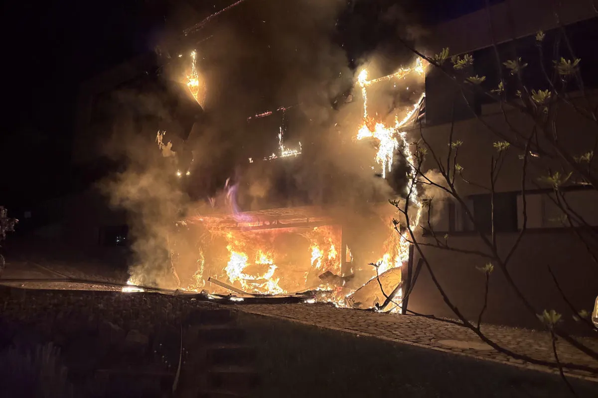 Brand in Tübach SG – Feuer greift von Garage auf Wohnhaus über
