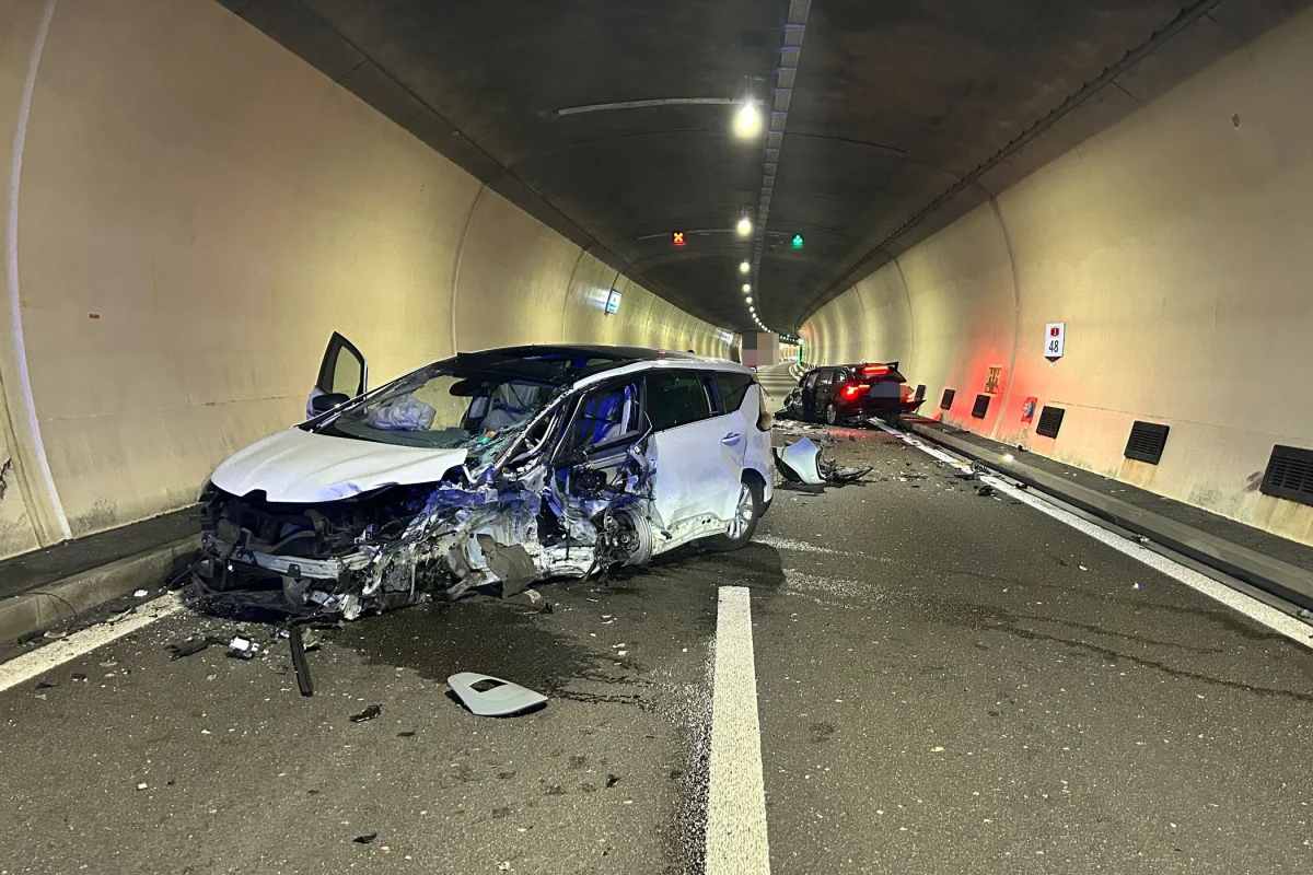 Brugg AG – Bözbergtunnel nach Unfall gesperrt