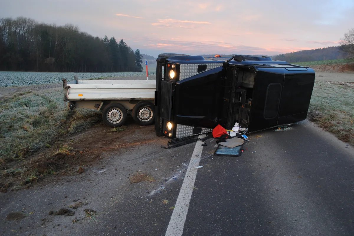 Dörflingen SH - SUV landet auf der Seite 