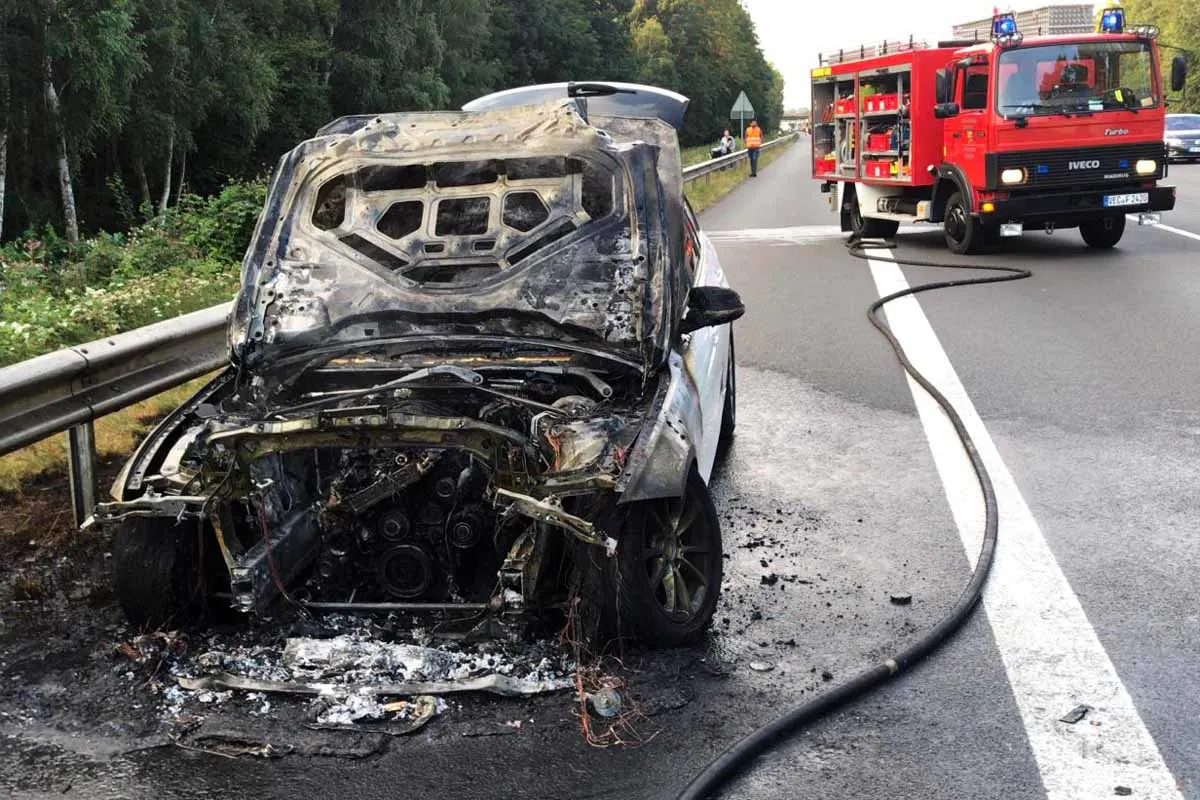 Ahlhorn - Fahrzeugbrand auf der Autobahn 