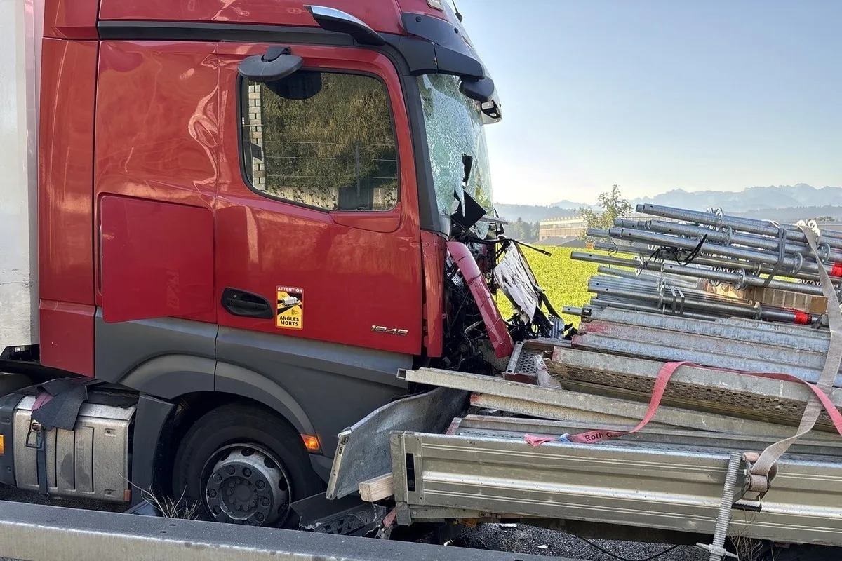 Unfall in Eschenbach LU – Anhänger prallt in Lastwagen