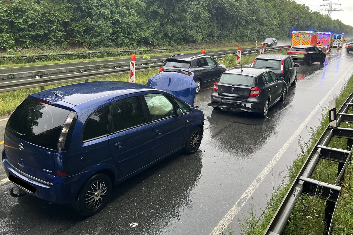 Paderborn NW – Vier Verletzte bei Unfall auf B64