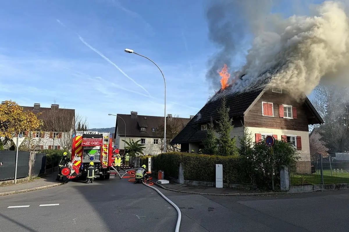 Bregenz V – Dachstuhl eines Wohnhauses in Brand