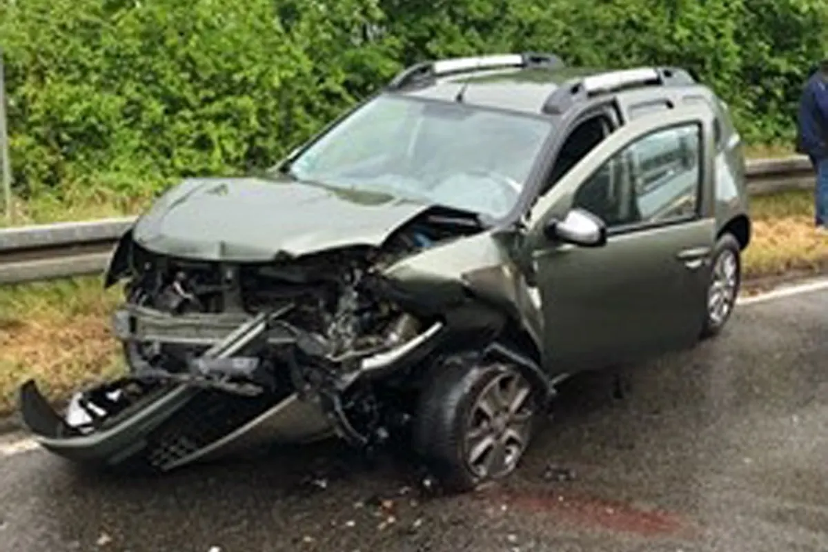 Mettmann - Bei Lenkmanöver in den Gegenverkehr geraten - die Polizei ermittelt - Ratingen - 2206001