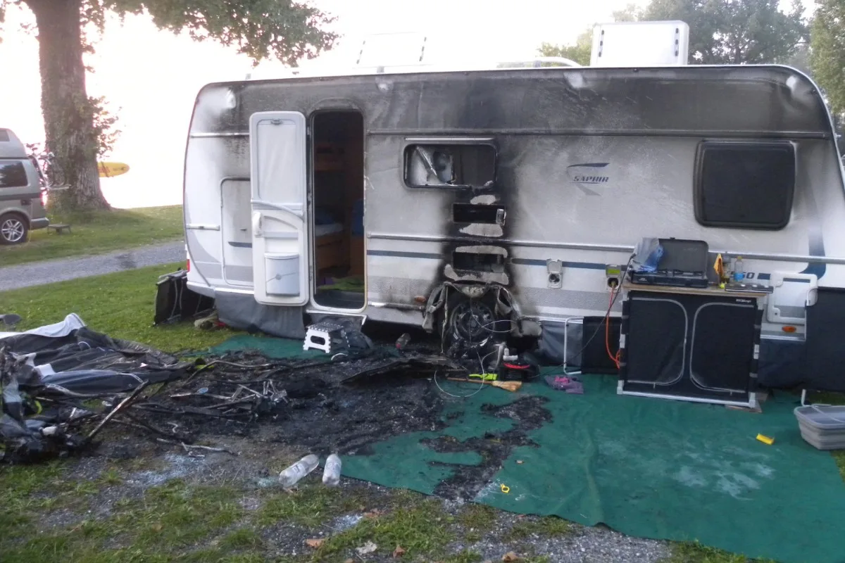 Brand in Arbon TG - Vorzelt und Wohnwagen beschädigt - Insassen konnten sich retten