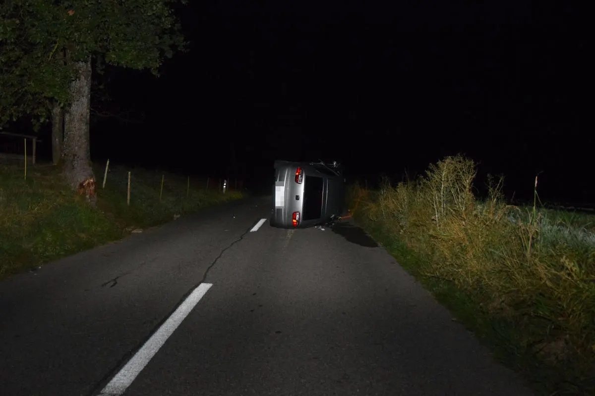 Bibern SO – Fahrzeuglenker/in entfernt sich nach Verkehrsunfall von Unfallstelle