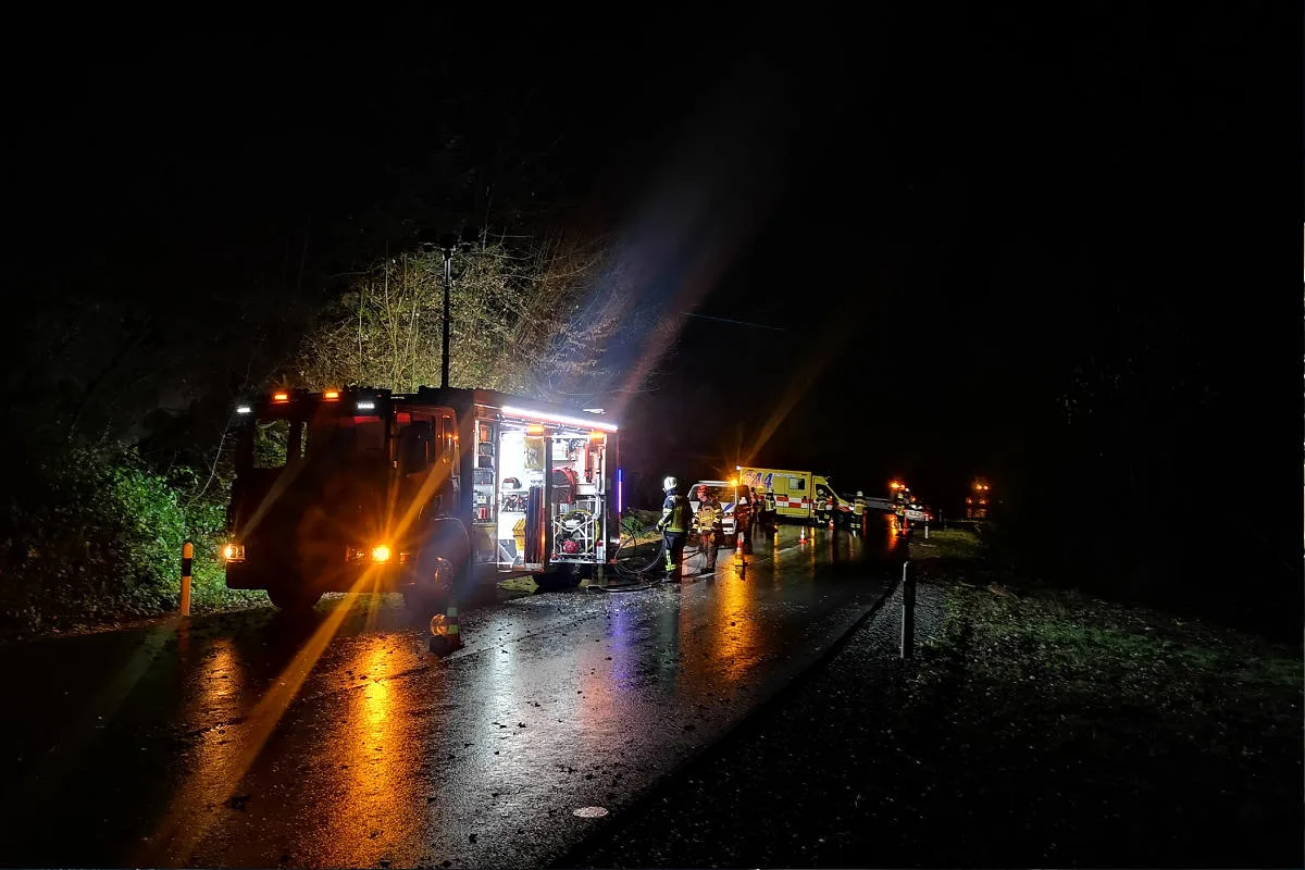 Eiken AG - Auto bei Sturm von Baum getroffen