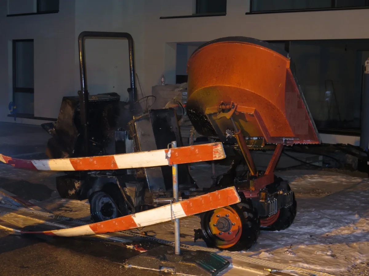 Reinach BL - Baumaschine angezündet 
