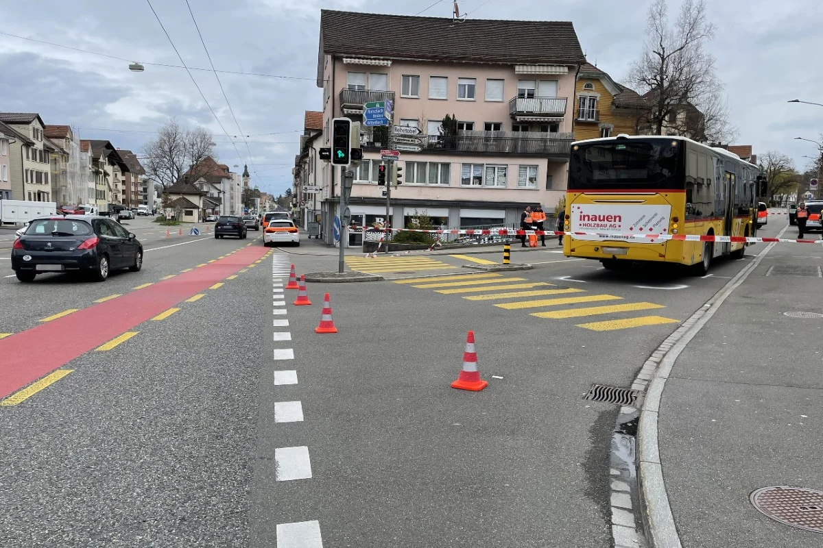 67-jährige Fussgängerin in St. Gallen nach Unfall gestern mit Postauto im Spital gestorben