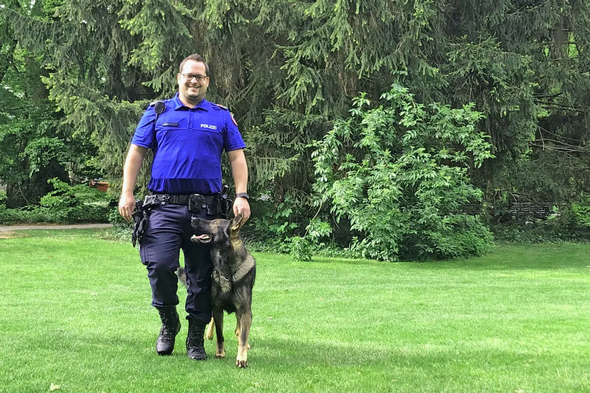 Winterthur ZH - Zwei neue Polizeihunde im Einsatz