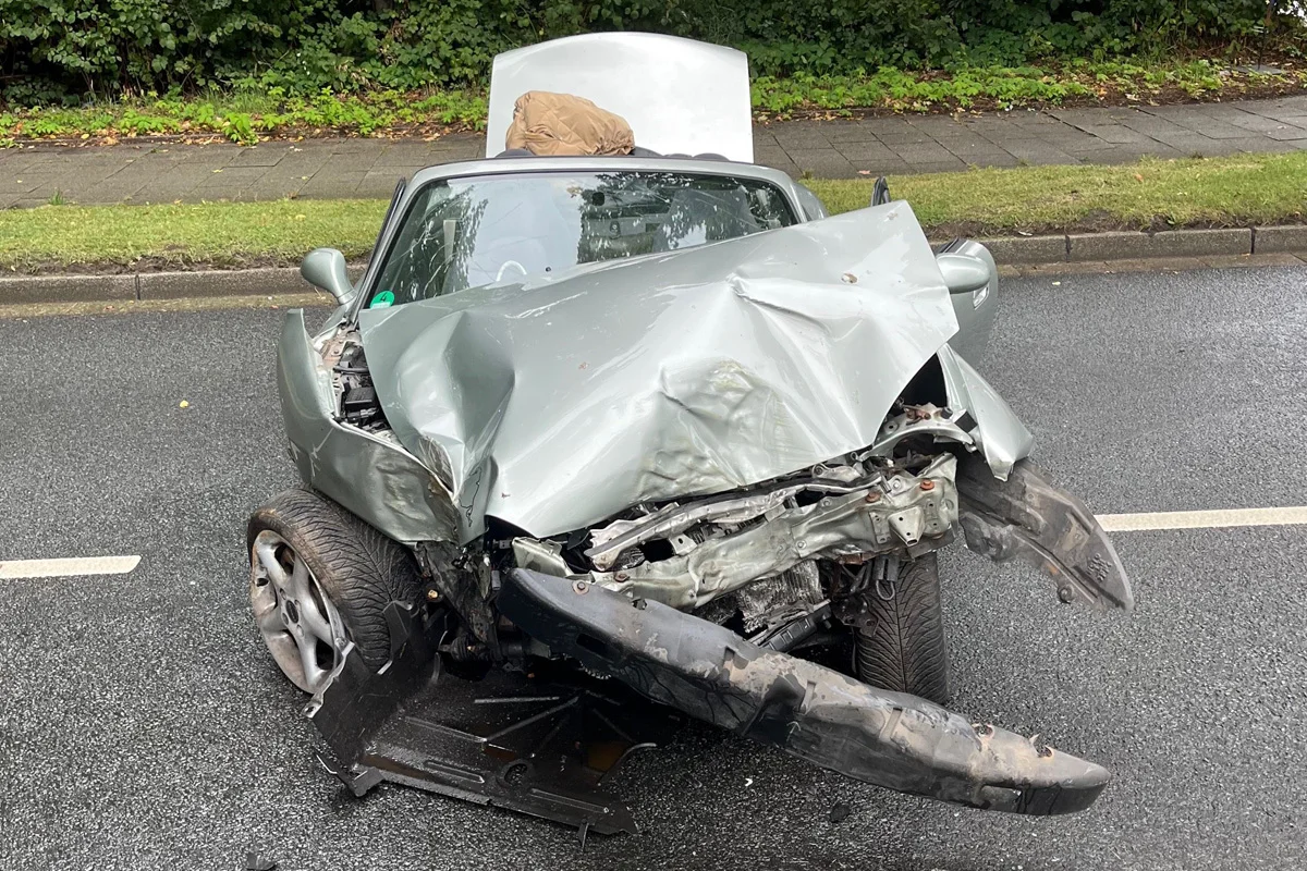 Bochum NW – Fahrer und Beifahrerin bei Unfall schwer verletzt