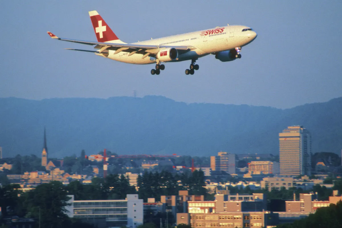 Flughafen Zürich ZH - Airbus der SWISS kollidierte beinahe mit Drohne