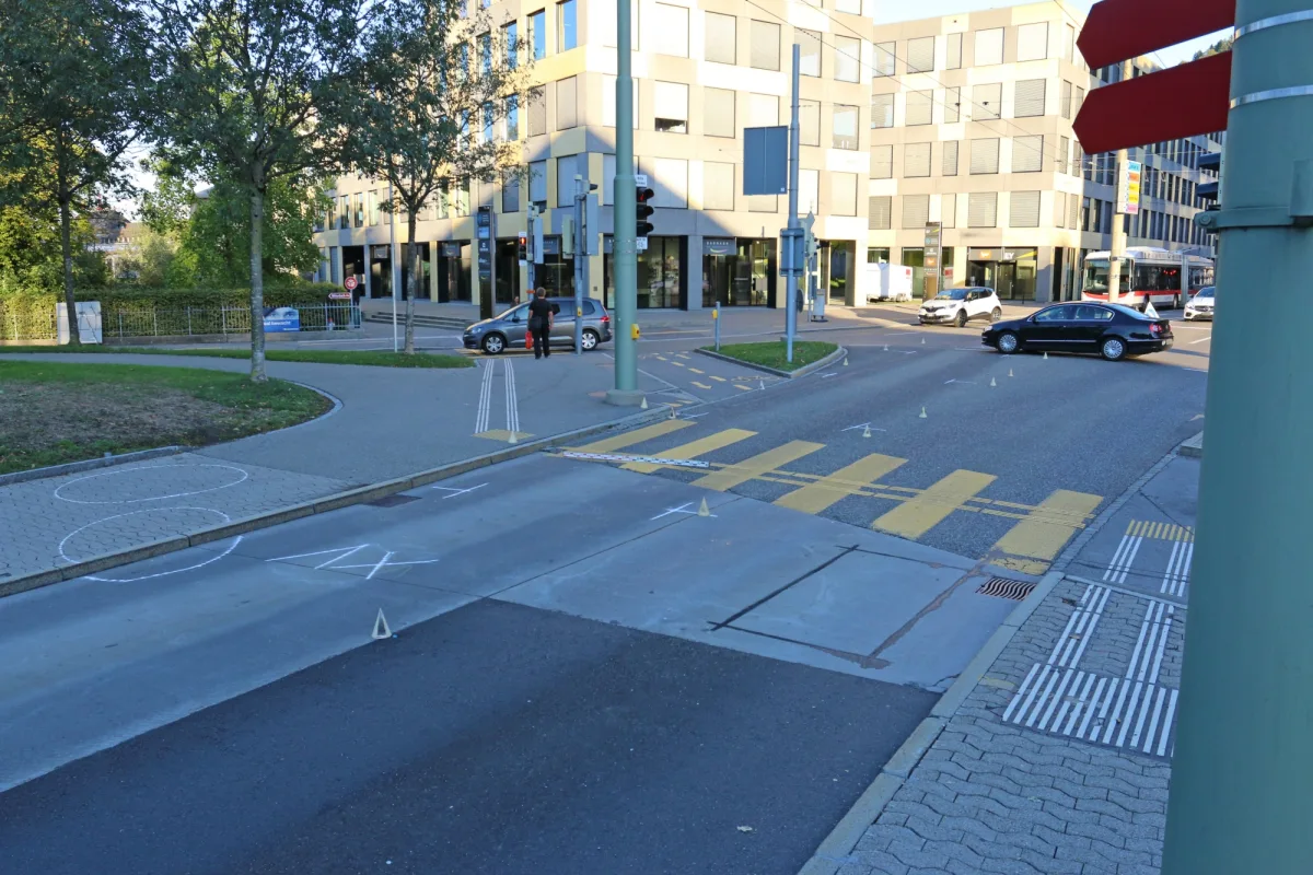 St.Gallen SG - Fussgänger bei Kollision mit Bus verletzt