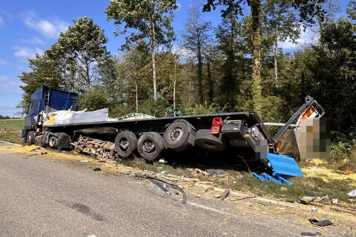 Eiken AG - Lastwagenfahrer kommt bei schwerem Unfall ums Leben