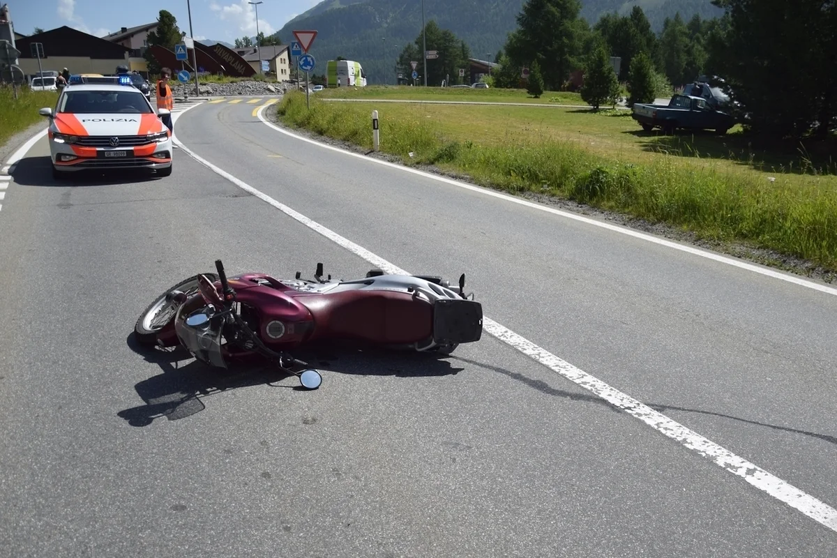 Silvaplana und Sils i.E./Segl GR - Zwei Verkehrsunfälle - zwei Verletzte