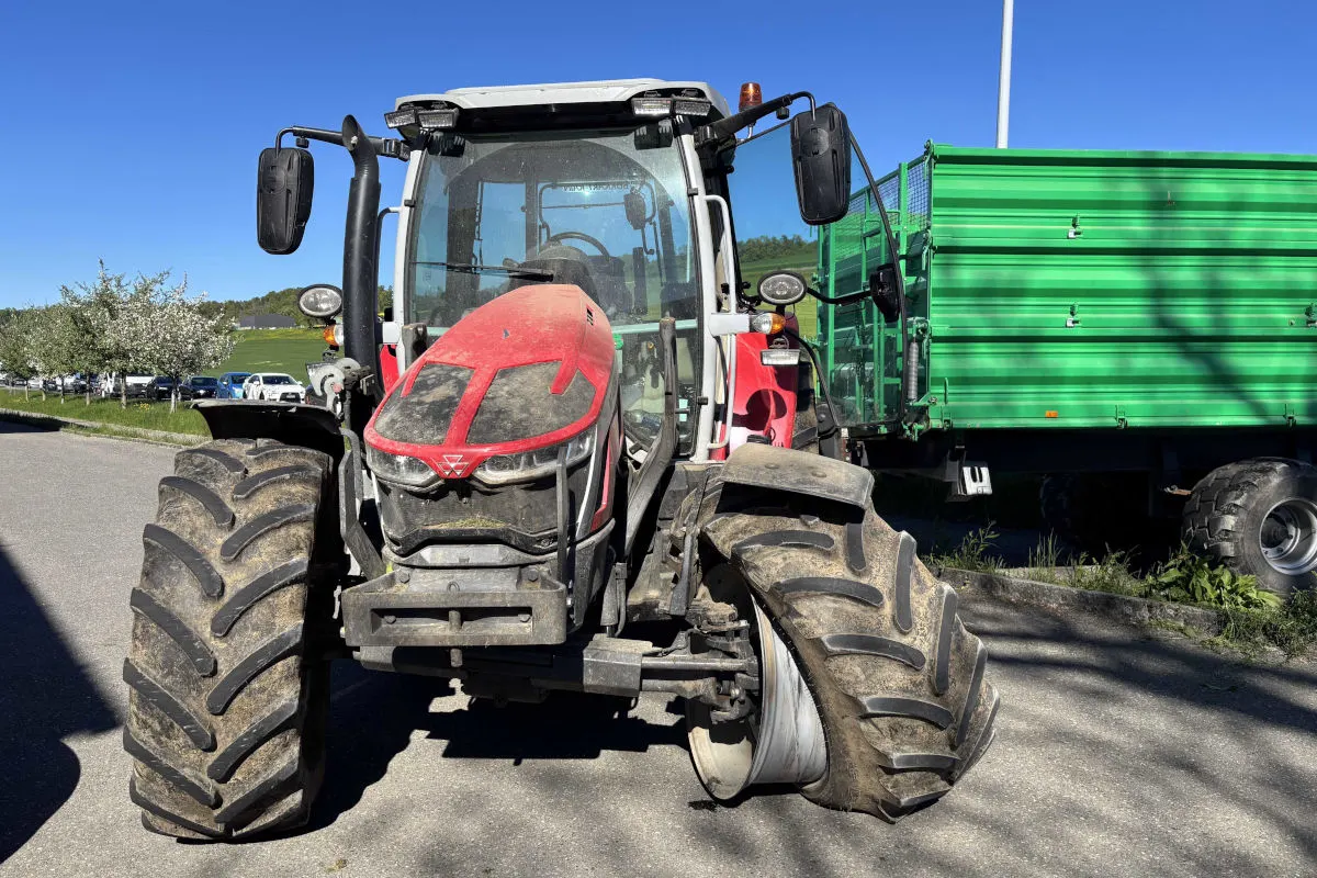 Fahrwangen AG – Unfall zwischen Traktor und Auto