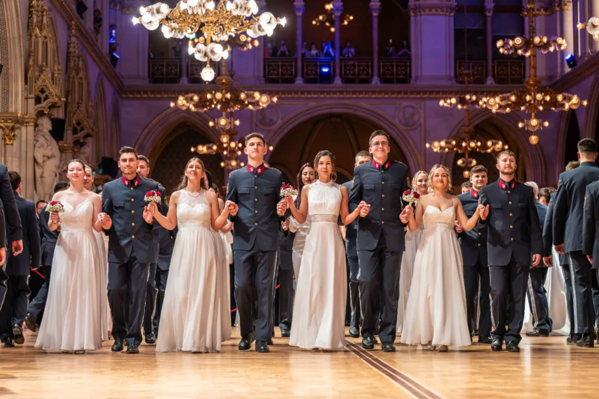 Wien – Festliche Stimmung beim 33. Wiener Polizeiball