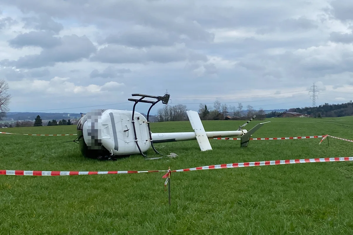 Rothenhausen TG - Helikopter bei Start verunfallt 