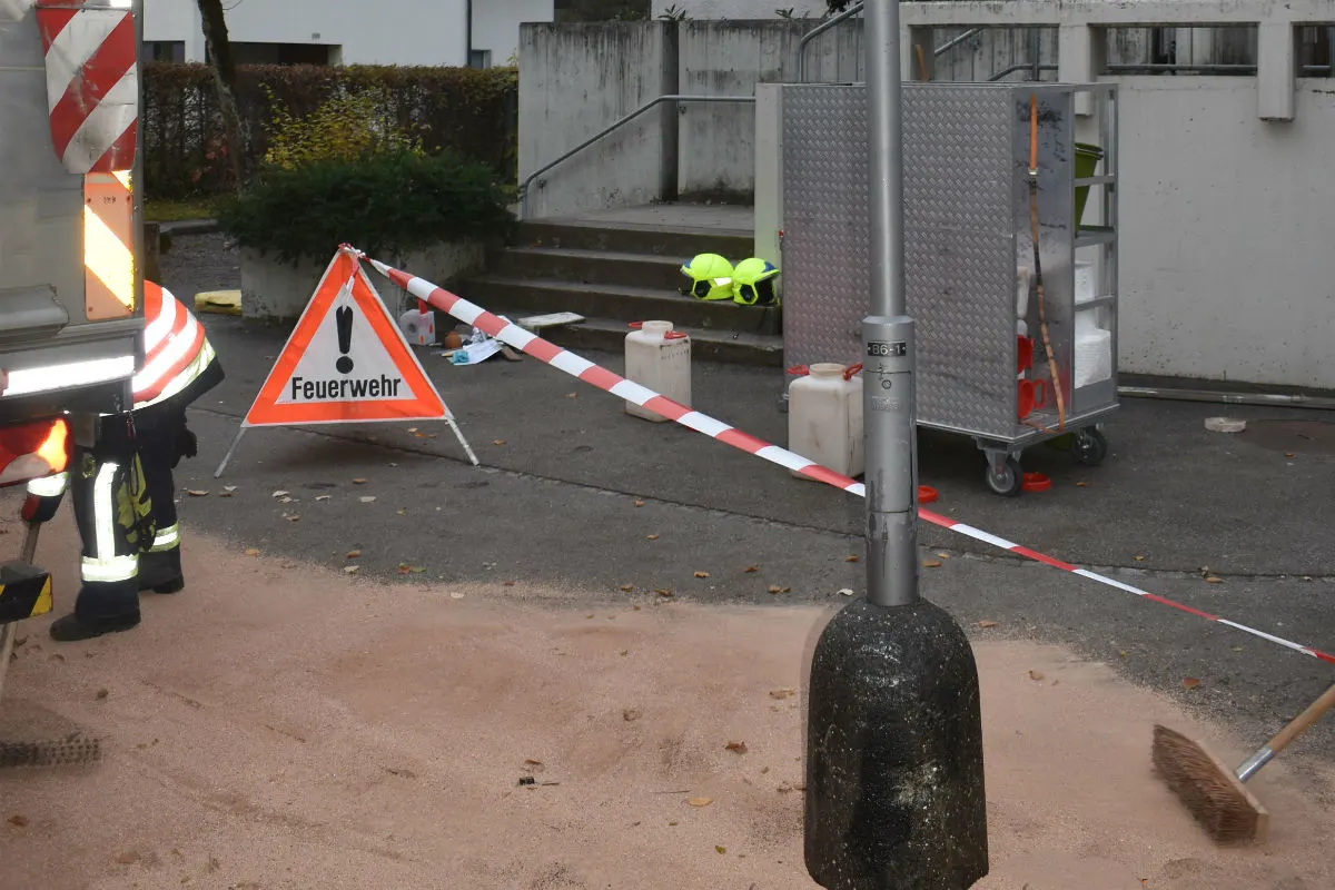 Sursee LU - Nach Kollision mit Kandelaber Diesel ausgelaufen – niemand verletzt