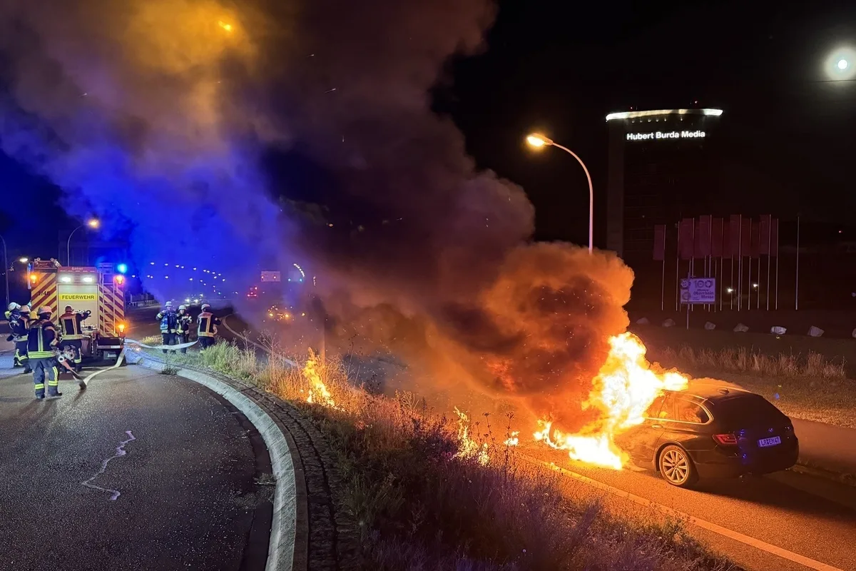 Offenburg - BMW durch Brand zerstört