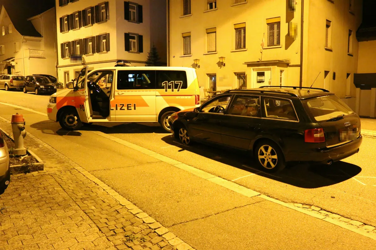 St.Gallen SG - Audifahrer flüchtet vor Polizeikontrolle