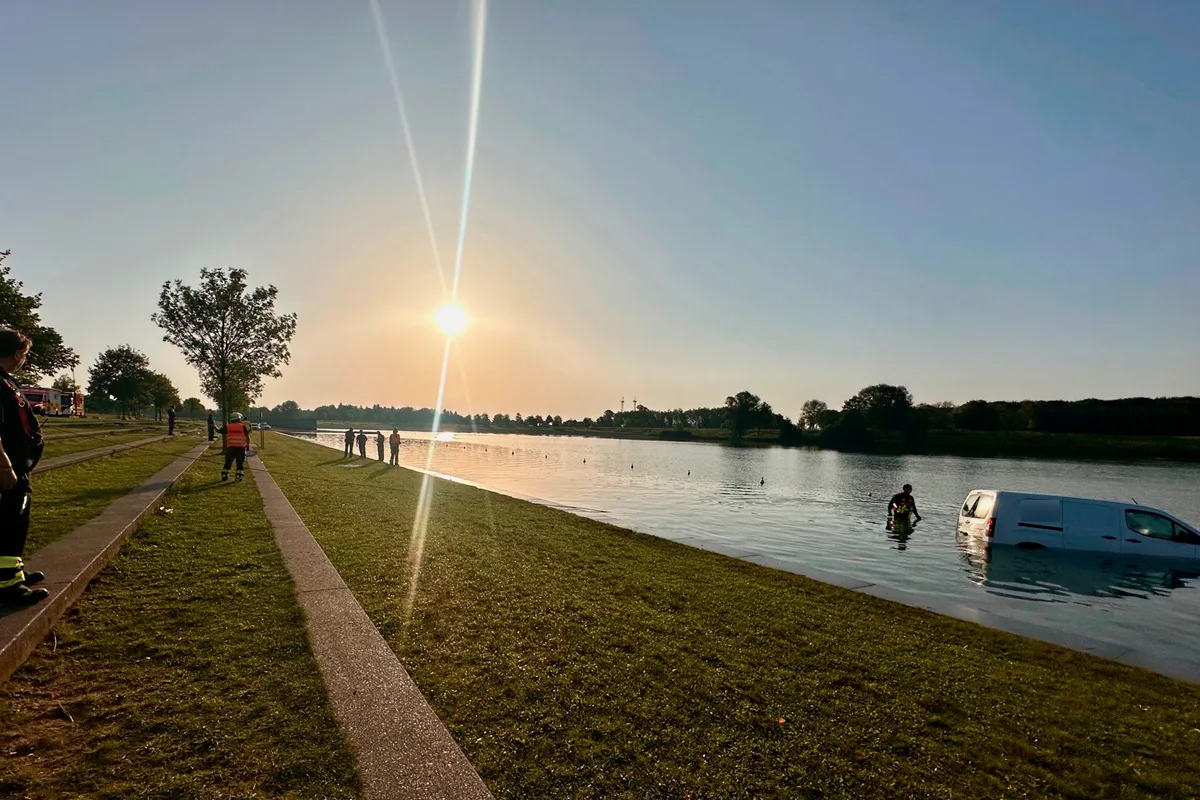 München BY – Pkw fährt in See