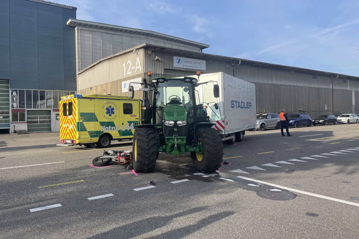 Unfall in Winterthur ZH – Traktor erfasst Motorradfahrer beim Abbiegen