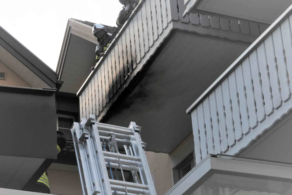 Erstfeld UR – Brand auf Balkon glimpflich verlaufen