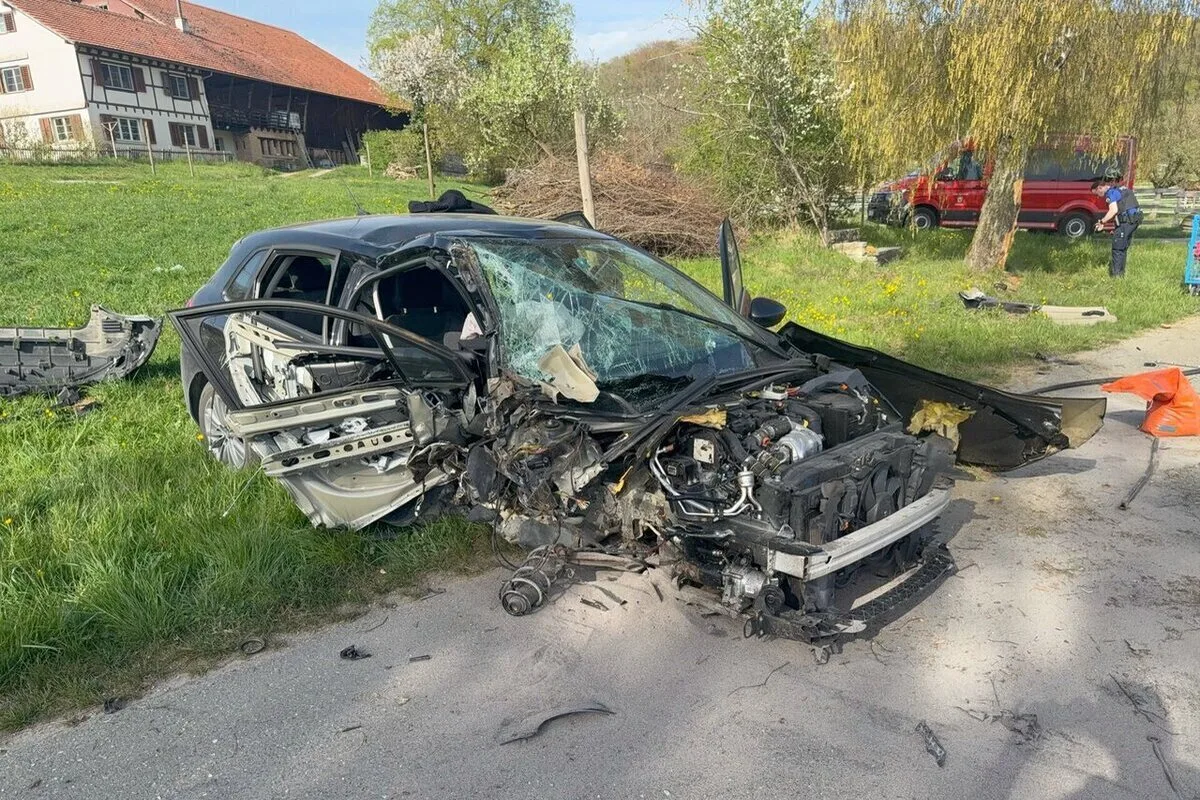 Dörflingen SH – Schwerer Selbstunfall in Kurve