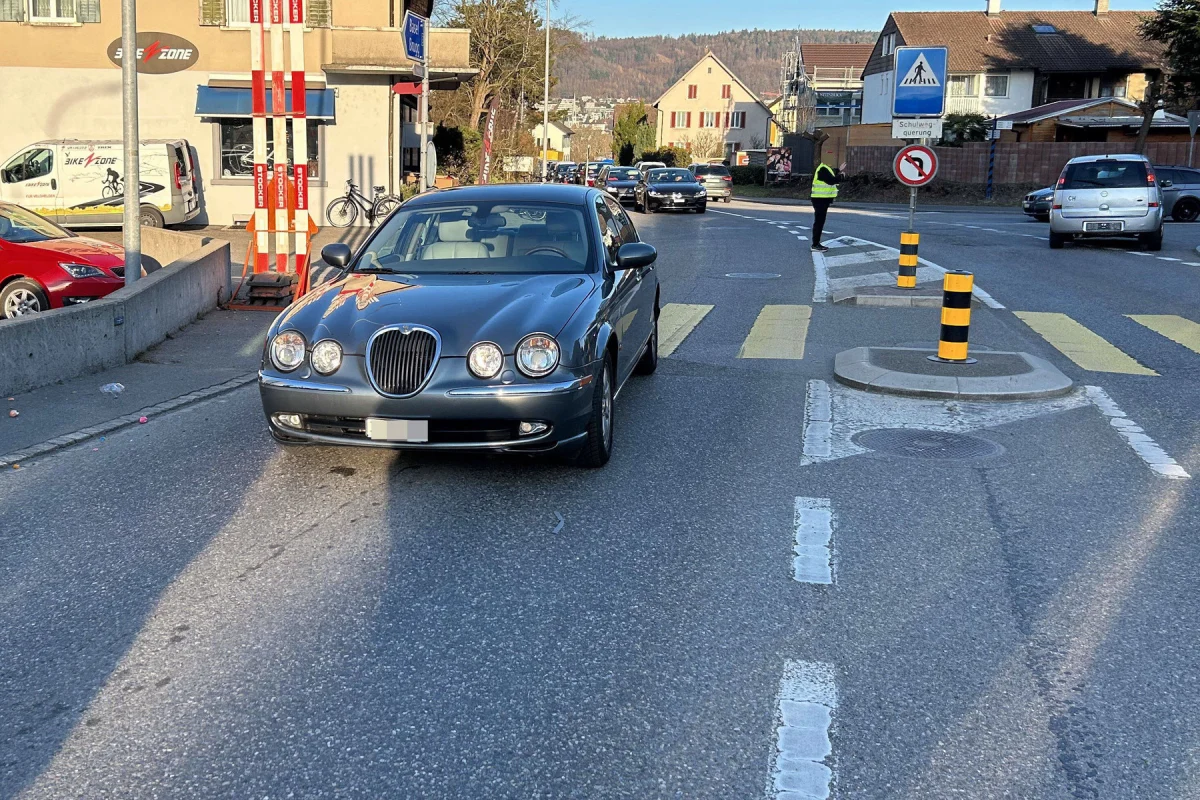 Unfall in Windisch AG – Jaguar erfasst Trottinettfahrer