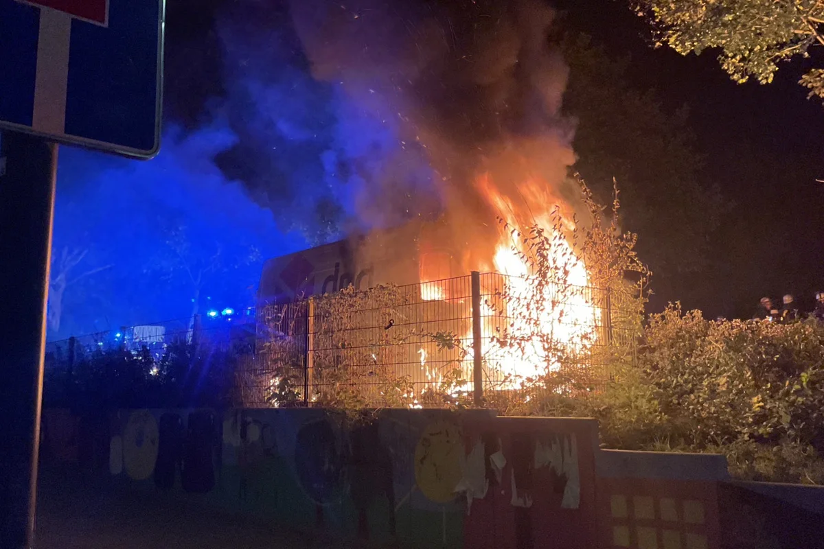 Dortmund NW – Brand eines Lieferwagen auf Parkplatz