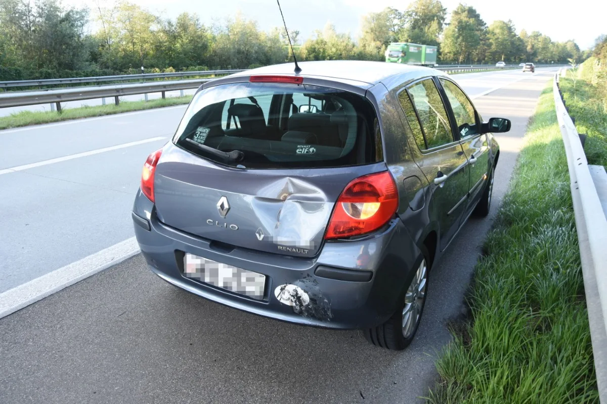 Auffahrunfall in  Sennwald SG - Motorrad prallt in Autoheck