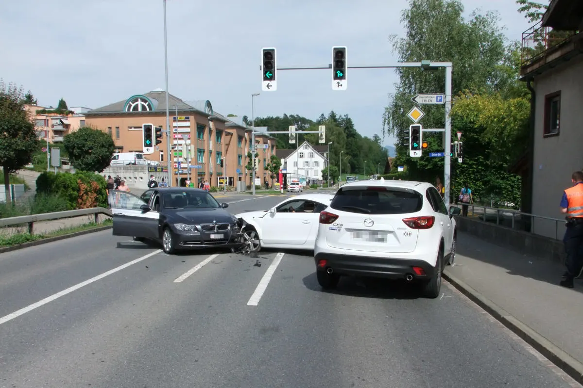 Rapperswil-Jona SG - Frontalkollision an der Ampel