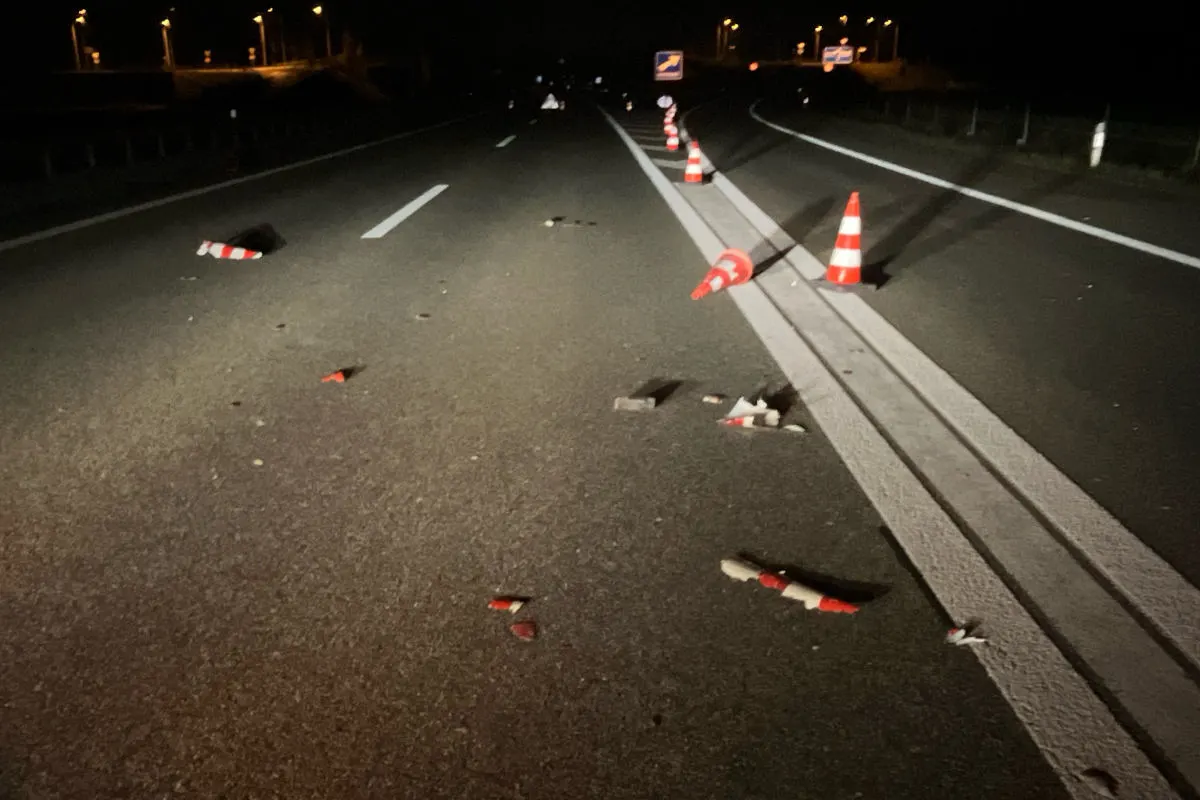 A5 Grenchen SO – Autofahrer kollidiert mit Leitkegeln und fällt mit Fahrweise auf 