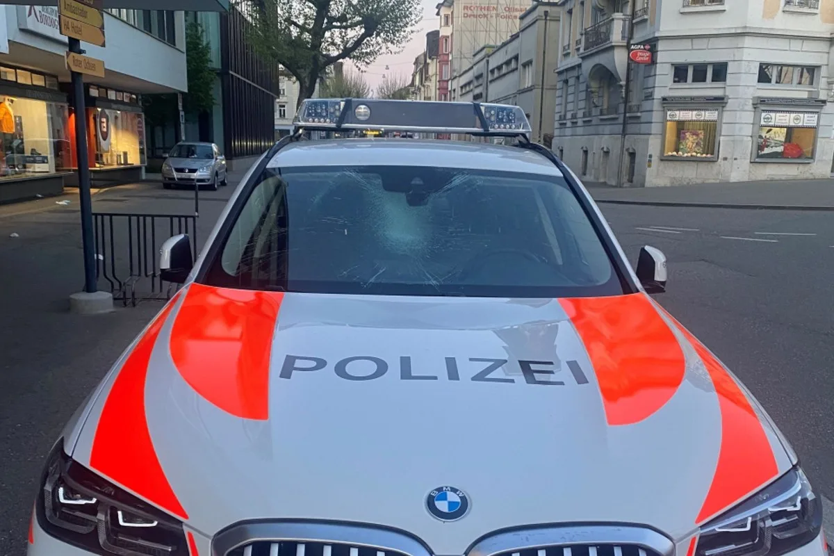 Zeugenaufruf aus Solothurn - Patrouillenfahrzeug der Polizei mutwillig beschädigt