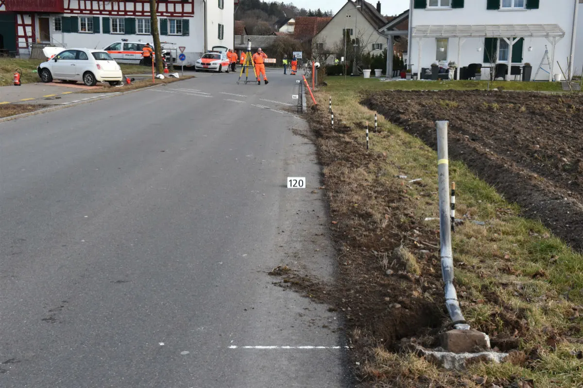 Niederhasli ZH - Verkehrsunfall fordert Schwerverletzte