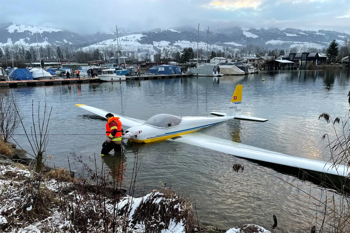 Wangen SZ – Flugzeug beim Start in See gestürzt
