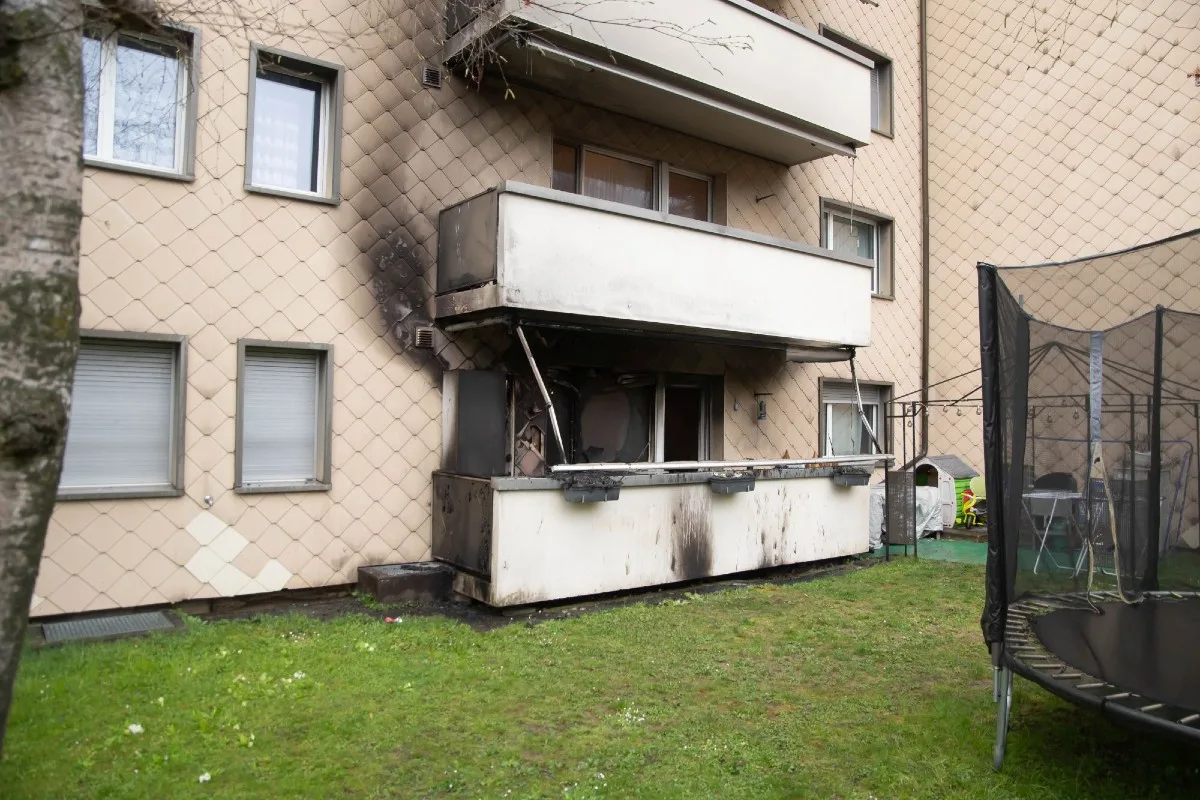 Feuerwehreinsatz in Sissach BL - Brandausbruch in Mehrfamilienhaus 