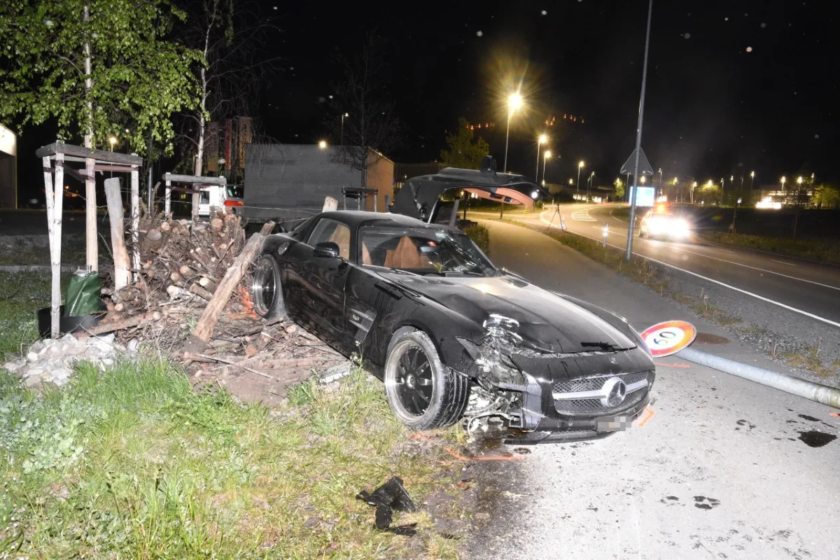 Schaan FL - Alkoholisierter Mercedes-Lenker baut spektakulären Unfall