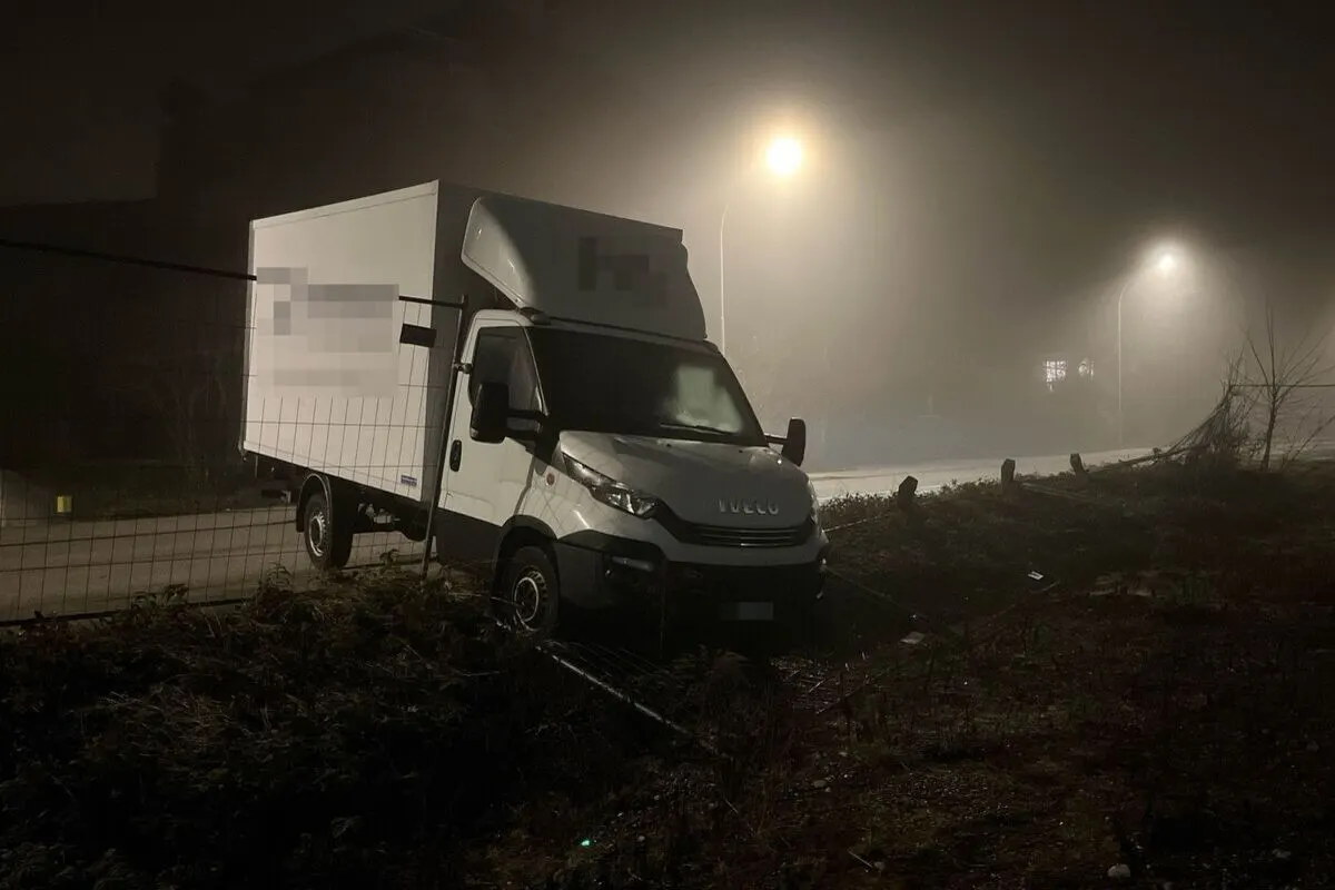 Solothurn - Lieferwagen beschädigt und weitergefahren