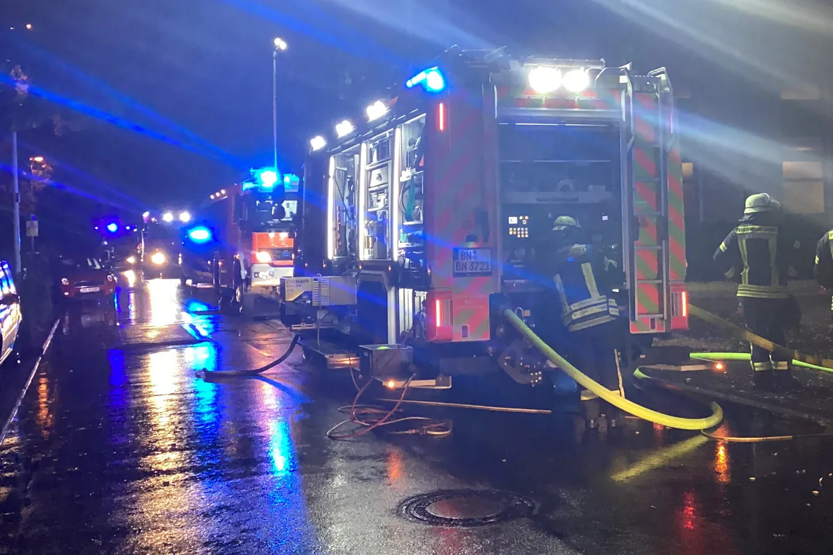 Bonn NW – Brand eines Fahrzeuges in Tiefgarage erfordert Evakuierung
